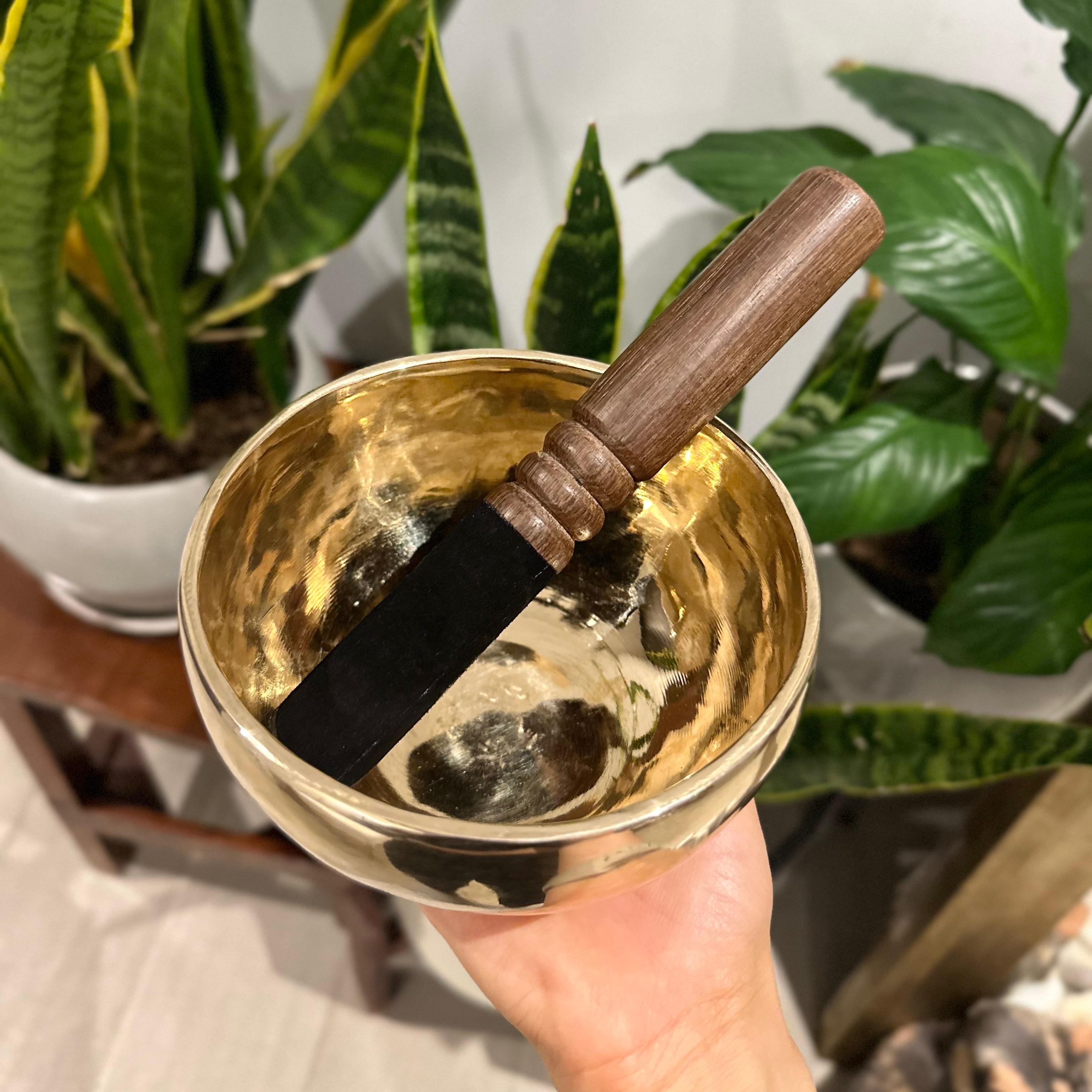 Masaje relajante con cuencos en Querétaro para aliviar tensión y ansiedad